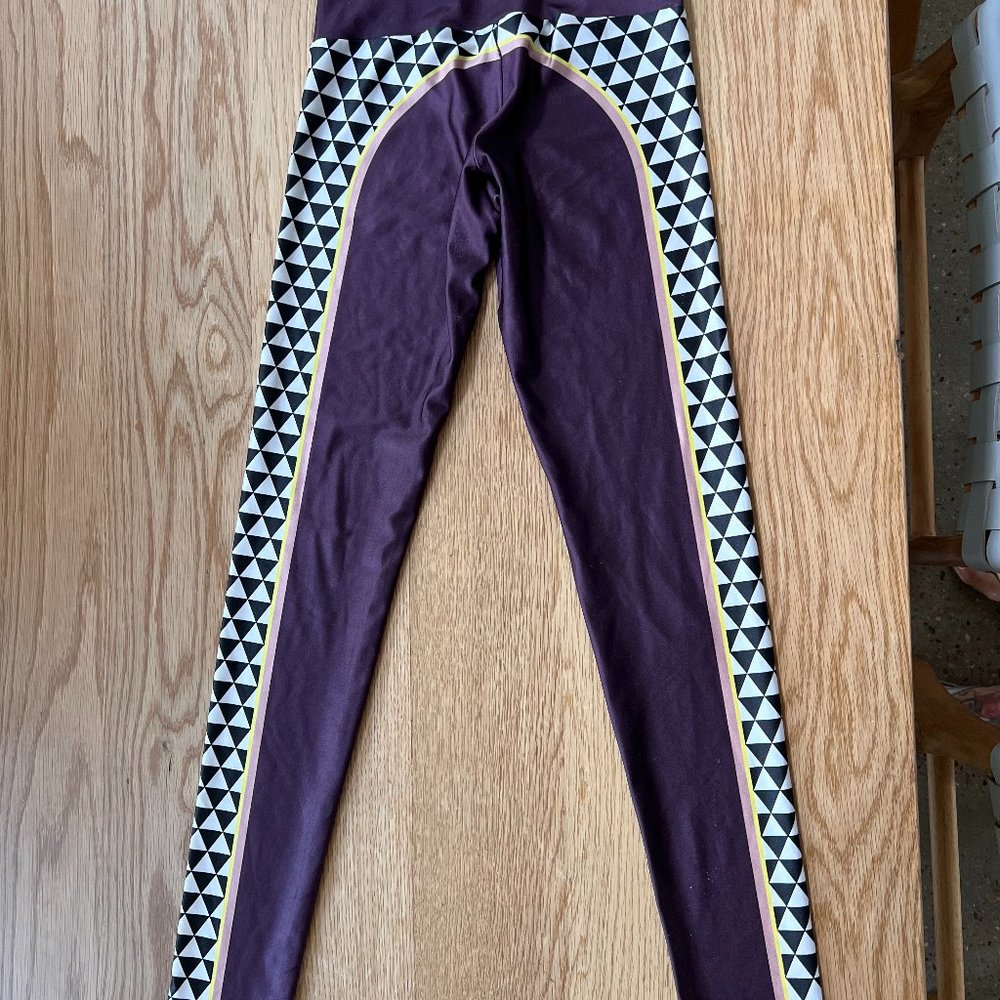 Goldsheep leggings size XS, purple with black and white checkers